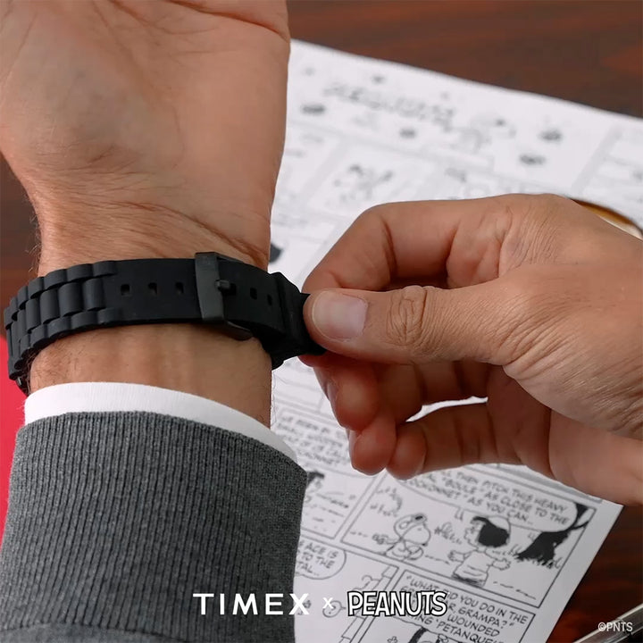 Peanuts® x Timex 1979 Reissue 2-Hand 37mm Silicone Band